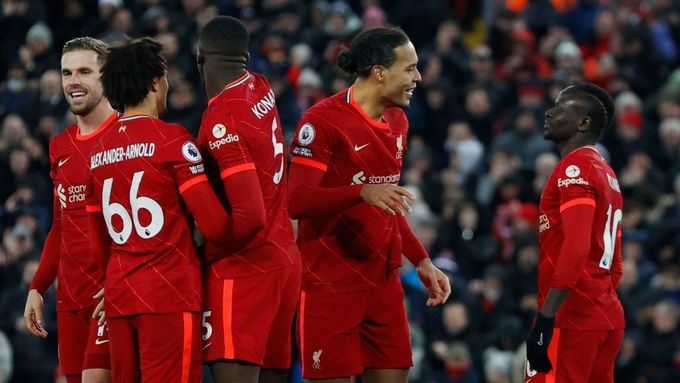 Hráči Liverpoolu se radují z gólu