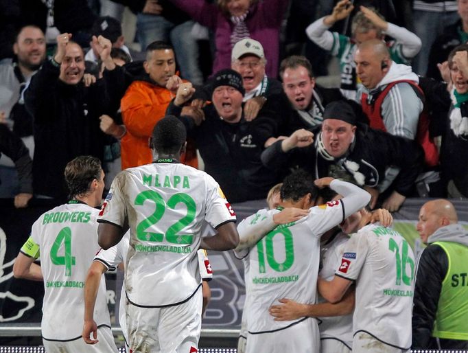 Fotbalisté Borussie Mönchengladbach slaví gól v utkání proti Olympique Marseille v Evropské lize 2012/13.