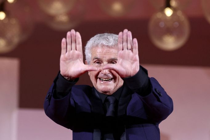 Claude Lelouch na benátském festivalu.