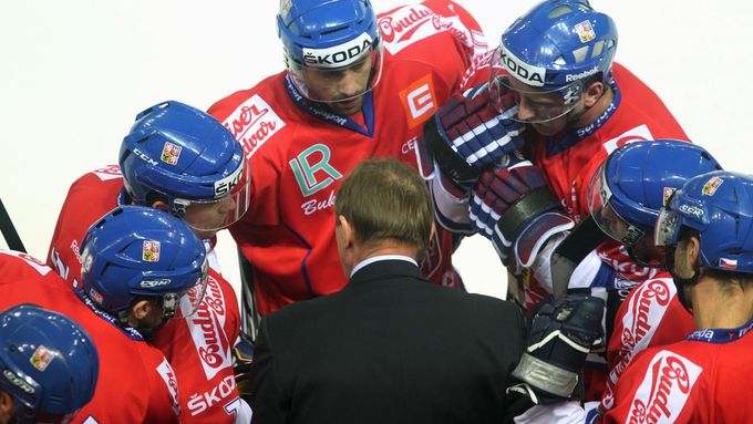Alois Hadamczik vymyslel na úvod sezony parádní taktiku. Hokejová reprezentace vyhrála Karjalu bez ztráty jediného bodu.