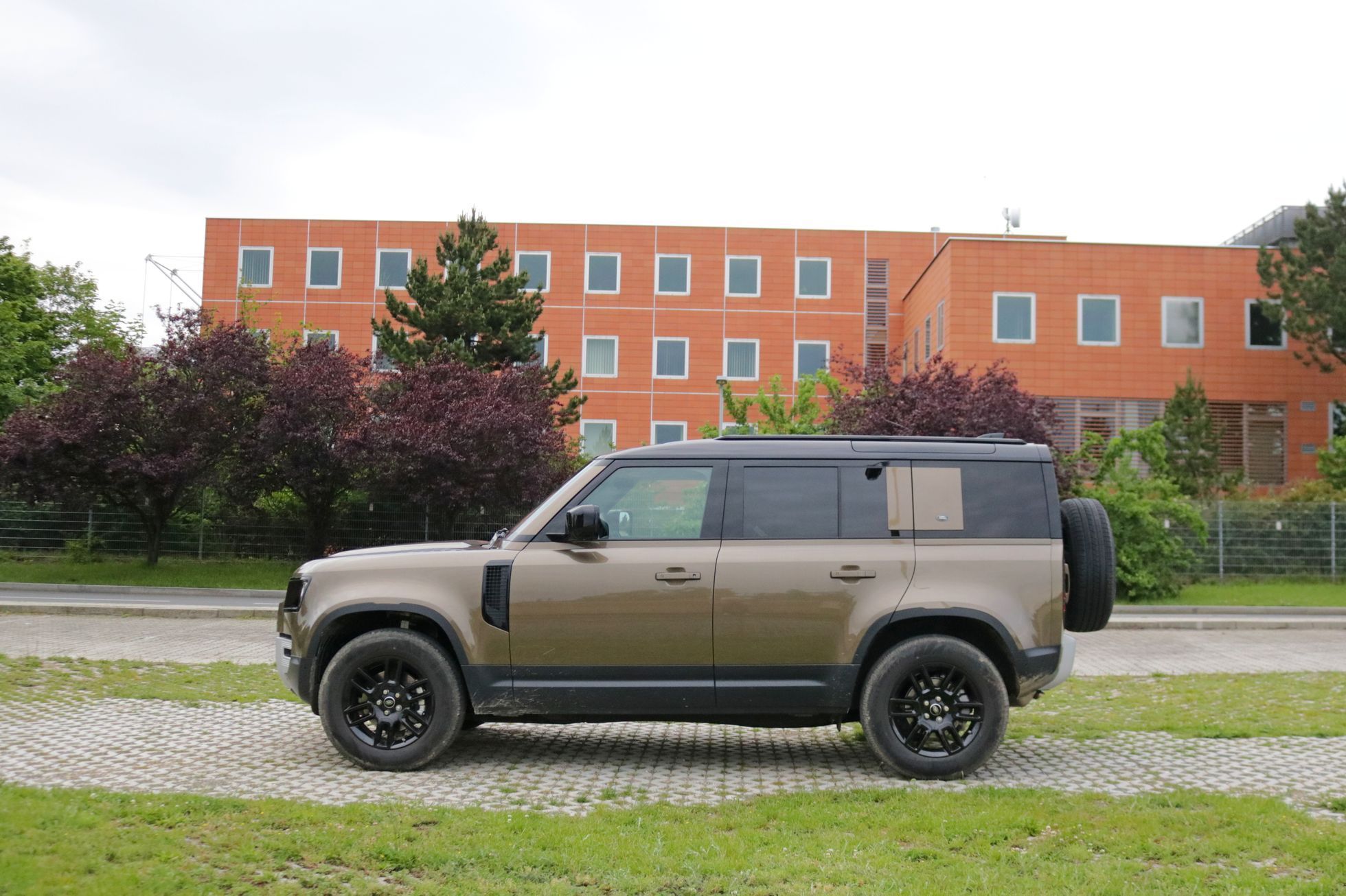 Land Rover Defender 2020