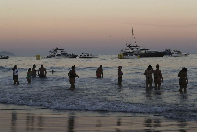 Snímek z vystoupení Madonny na pláži Copacabana.