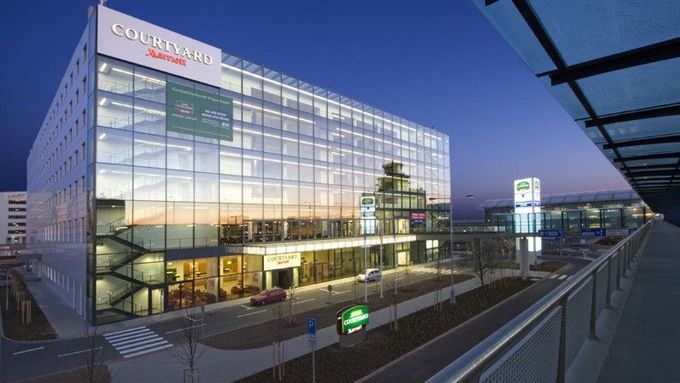 Multifunkční projekt EUROPORT v centru letiště Praha-Ruzyně. Nabízí kombinaci hotelu, nákupní galerie, kanceláří a parkingu. Dokončen byl v roce 2007