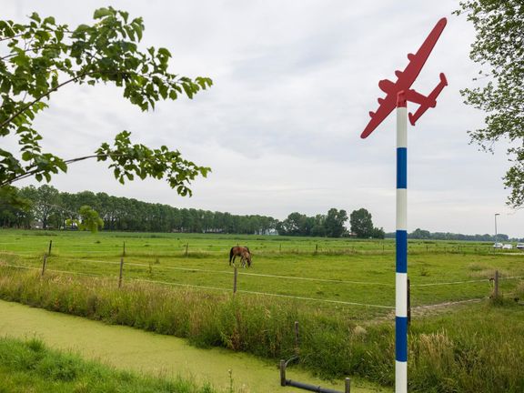 Pomník na místě pádu bombardéru RAF s československými letci u obce Nieuwe Niedorp.