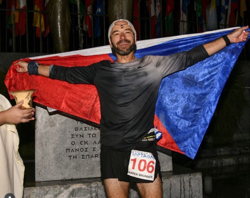 "Jsem fakt dost rozbitej." Čech dal 271 kilometrů za den, hvězdu vyhodili kvůli stanu