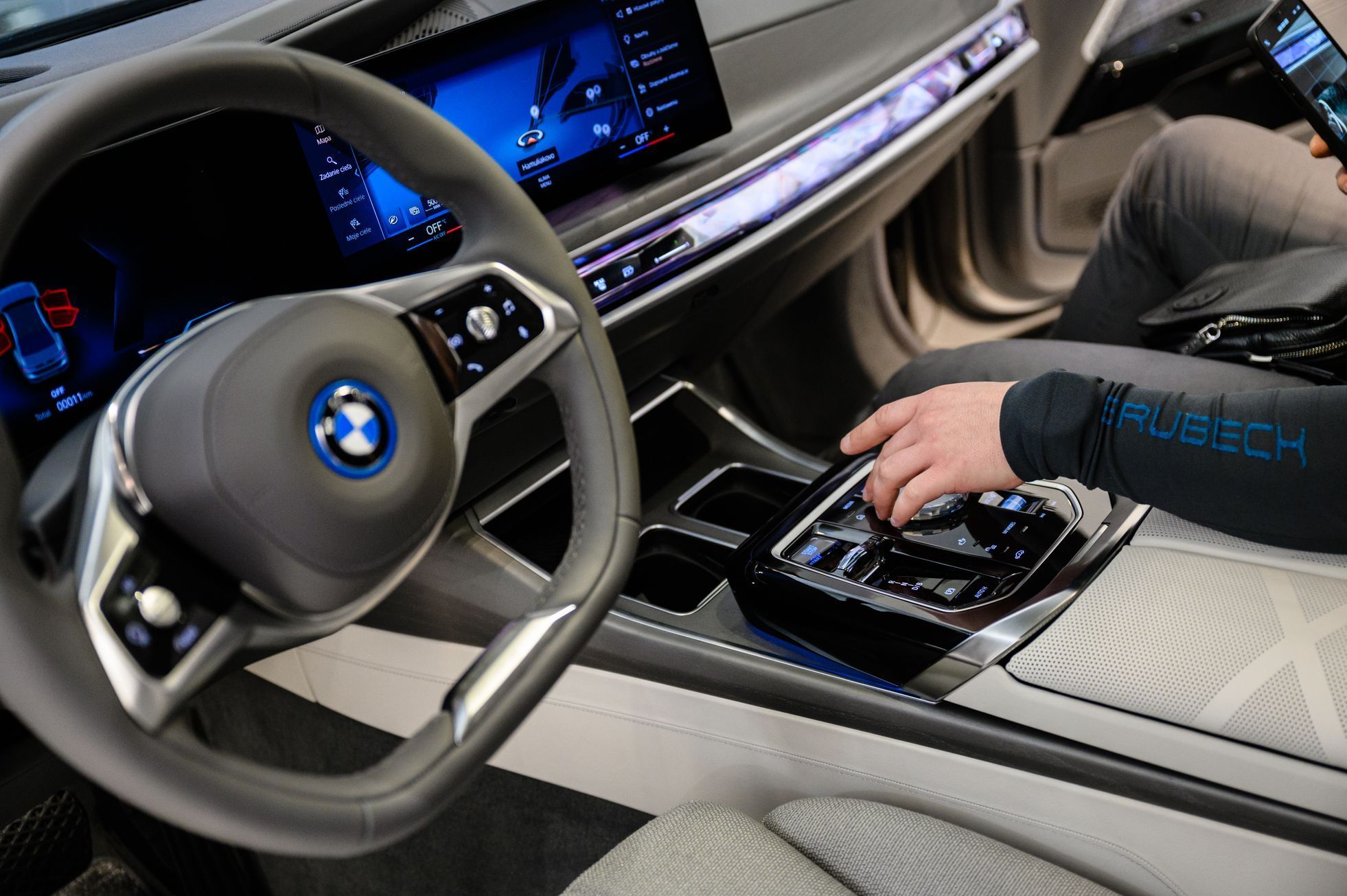 BMW i7