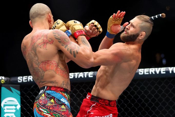 UFC 303: Jiří Procházka (červené trenky) vs. Alex Pereira
