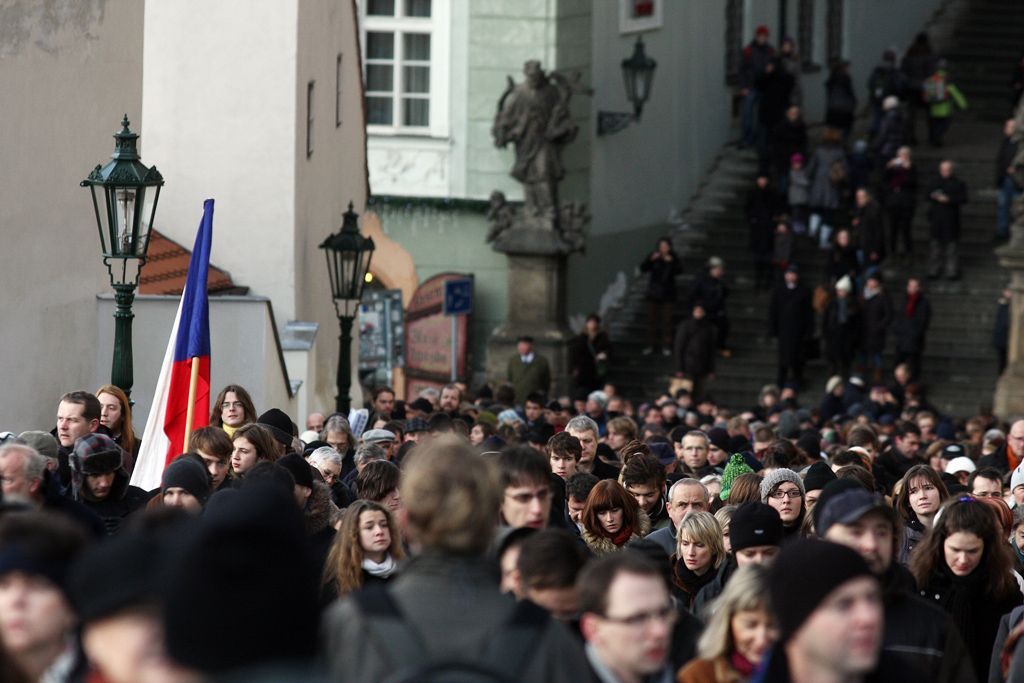 Smuteční průvod s ostatky Václava Havla