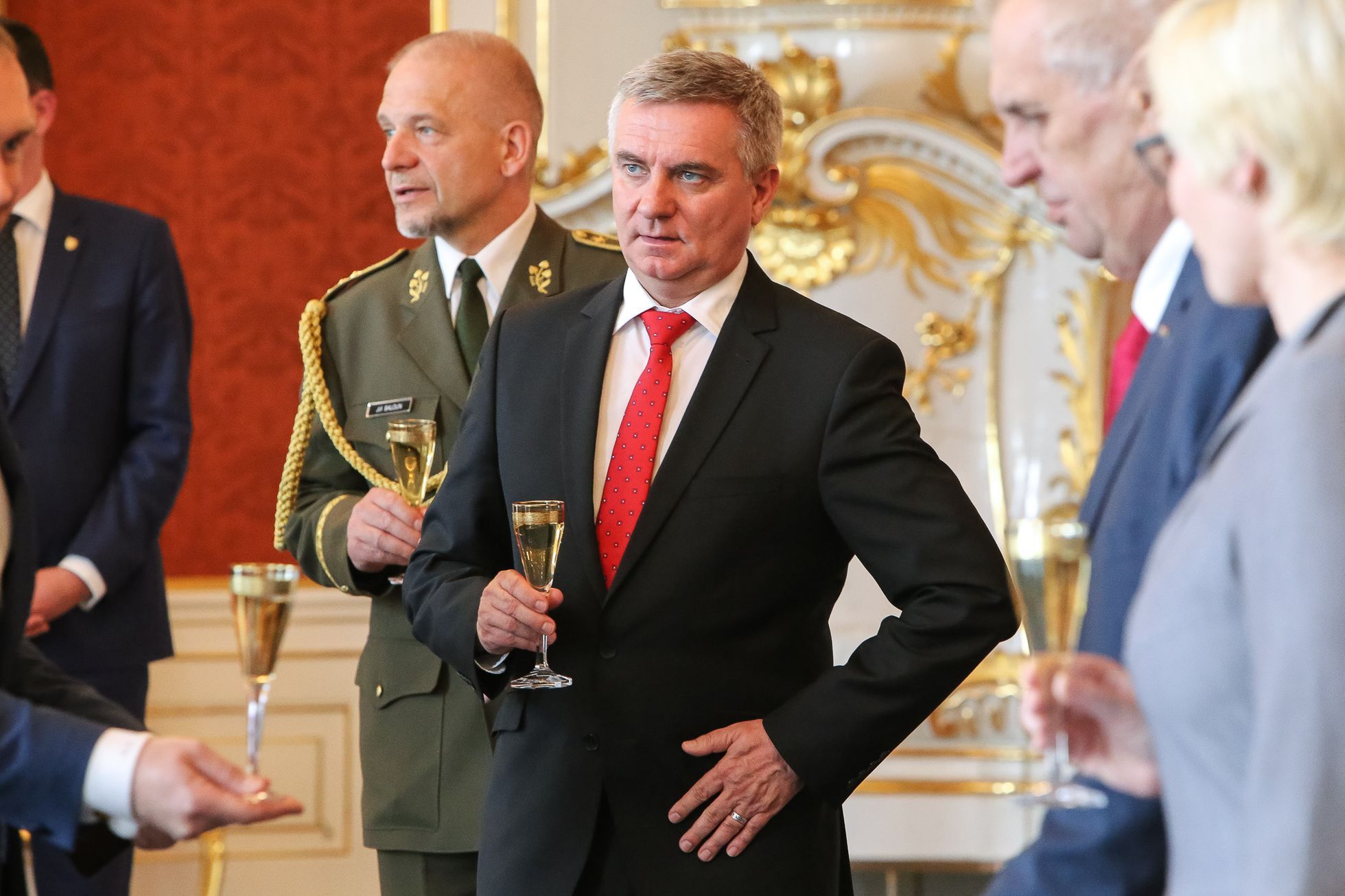 Prezident Miloš Zeman jmenoval náčelníka generálního štábu Aleše Opatu a odvolal Josefa Bečváře - vratislav mynář
