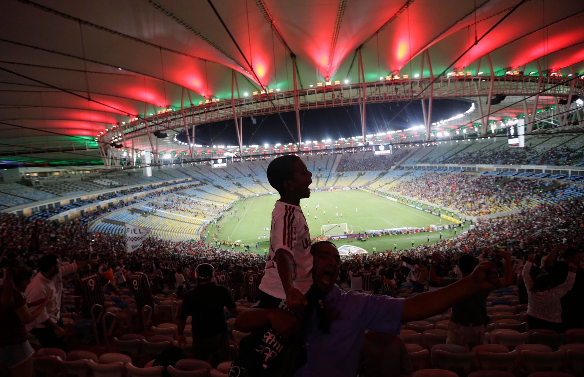 Stadion Maracaná při utkání brazilské ligy (Fluminese)