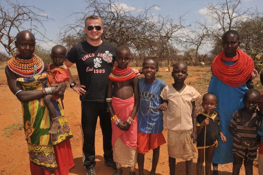 Jiří Pergl (OMDC) s dětmi v Keni