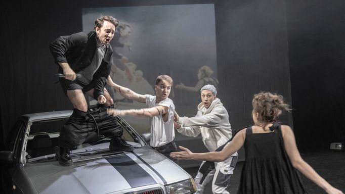 Snímek ze Slučitelných dílů.