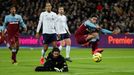 Soccer Football - Premier League - West Ham United v Liverpool - London Stadium, London, Britain - January 29, 2020   West Ham United's Manuel Lanzini in action with Live