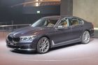 Nová generace BMW 7 přijede do Česka už v říjnu. Cena startuje přibližně na úrovni 2,4 milionu korun.