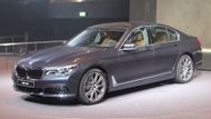 Nová generace BMW 7 přijede do Česka už v říjnu. Cena startuje přibližně na úrovni 2,4 milionu korun.