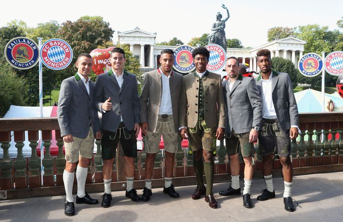 FC Bayern Munich's Rafinha, Rodriguez, Tolisso, Alaba, Ribery and Coman pose during their visit at the Oktoberfest in Munich