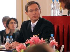 US based economist Jan Švejnar challenged president Klaus in February's election