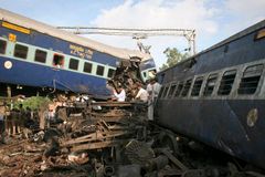 Při vykolejení vlaku v Indii 53 mrtvých a 250 raněných