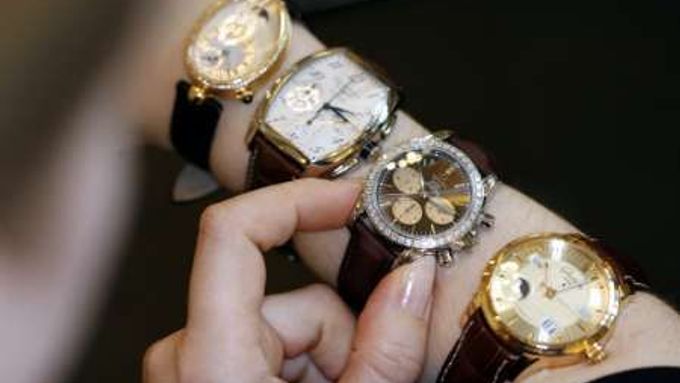 I takovéto hodinky stojí za růstem zisků firmy Swatch Group o 21 procent. Do jejího portfolia patří značky jako Longines, Omega a Glashuette.