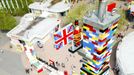 Věž ze stavebnice Lego měřící něco málo přes 100 metrů byla svého času údajně nejvyšší věž podobného druhu. Legoland Windsor, Velká Británie, rok 2008.