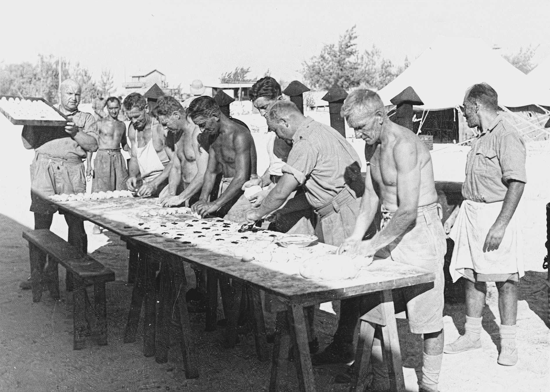 Jednorázové užití / Fotogalerie / České "pouštní krysy" pomohly ubránit Tobruk. Před 80 lety začala jejich cesta peklem