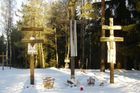 Běloruské úřady odstraňují kříže z míst hromadných hrobů Stalinových obětí
