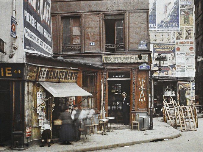 Pařížané v ulici 42 Rue Greneta, rok 1914