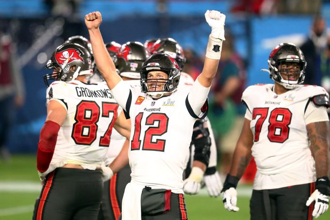 Hráči Tampy Bay Buccaneers slaví triumf v Super Bowlu LV