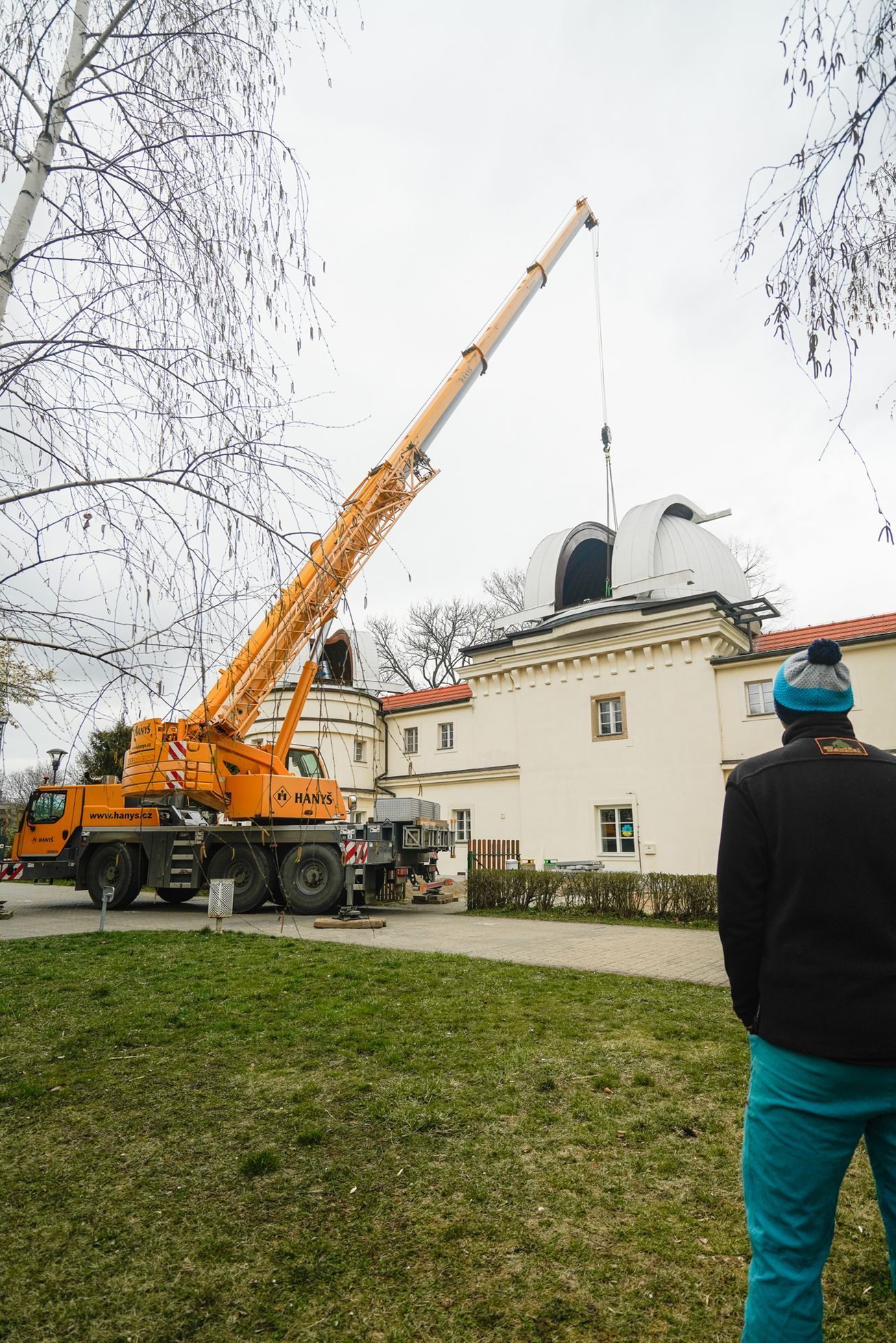 Fotogalerie / Štefánikova hvězdárna / Tak vypadalo demontování největšího dalekohledu Štefánikovy hvězdárny / 6. 4. 2022 / Praha