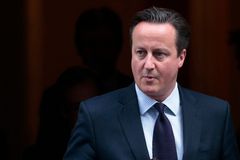 Cameron sází v boji s džihádisty na novou zbraň. Jejich matky chce v Británii učit anglicky