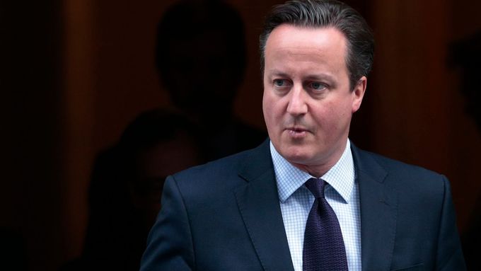 Oznámení výsledků průzkumu přišlo po páteční cestě premiéra Camerona do Bruselu, kde se snažil vyjednat dohodu s ostatními lídry EU ohledně požadovaných změn, než vypíše referendum o setrvání v unii.