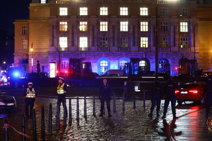 Policejní zásah v centru Prahy po střelbě na Filozofické fakultě UK, Praha, 21. 12. 2023.