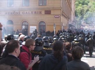 Anarchisté se střetli s neonacisty