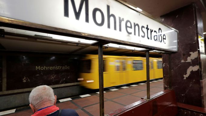 Stanice metra Mohrenstrasse v Berlíně.