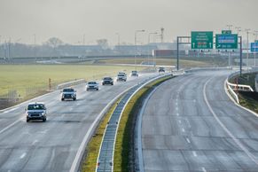 Největší letošní nový kus dálnice: Pokračování D11 měří 22 km, za Poláky ale zaostává