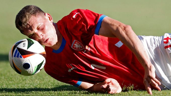 Záložník české fotbalové reprezentace Lukáš Provod v přípravném utkání proti Severní Makedonii