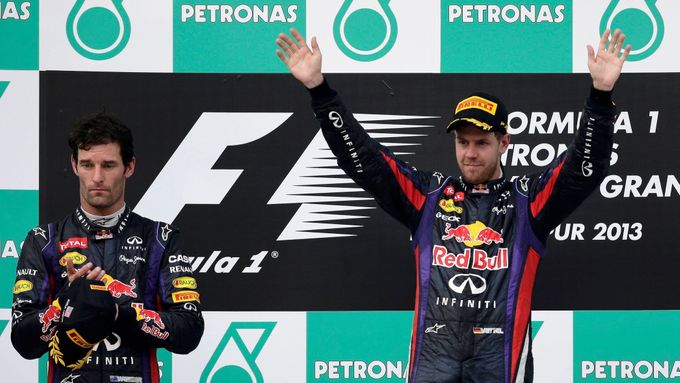 Mark Webber doprovodil vítězství svého týmového kolegy Sebastiana Vettela neslušným gestem