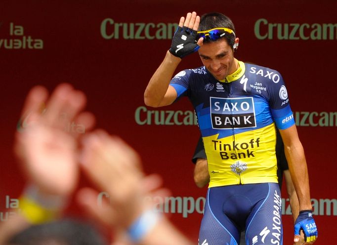 Španělský cyklista Alberto Contador ze stáje Saxo Bank jede třetí etapu Vuelty 2012.