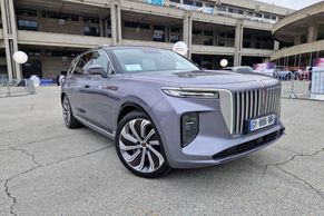 Jak se řídí komunistický Rolls-Royce? Auta čínského prezidenta budou brzy i v Česku