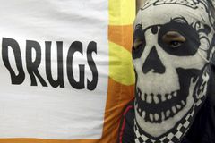 Mladí v USA holdují drogám, statistici se přesto radují