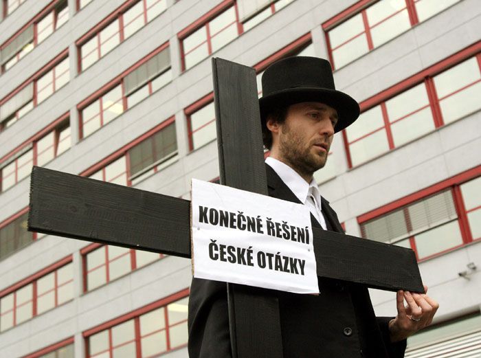 Greenpeace přinesli na ministerstvo sperma