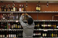Rusové proti českému alkoholu. Už se nesmí ani prodávat