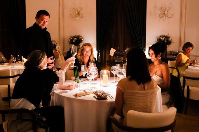 Hana Vagnerová, Judit Pecháček, Zuzana Bydžovská a Alžbeta Zea Ferencová v nové české komedii Pod parou, která vznikla jako remake dánského oscarového filmu Chlast.