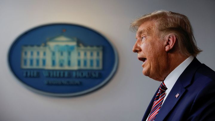 Trump těsně před odchodem rozdá milosti. Chystá je pro více než sto lidí