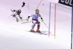 VIDEO Na Hirschera málem spadl dron. Je to drzost, říká