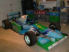 Schumacherův vítězný monopost z roku 1994. 