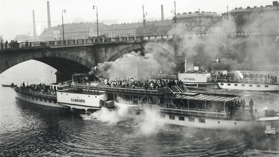 Parníky T. G. Masaryk a Vyšehrad v Praze.