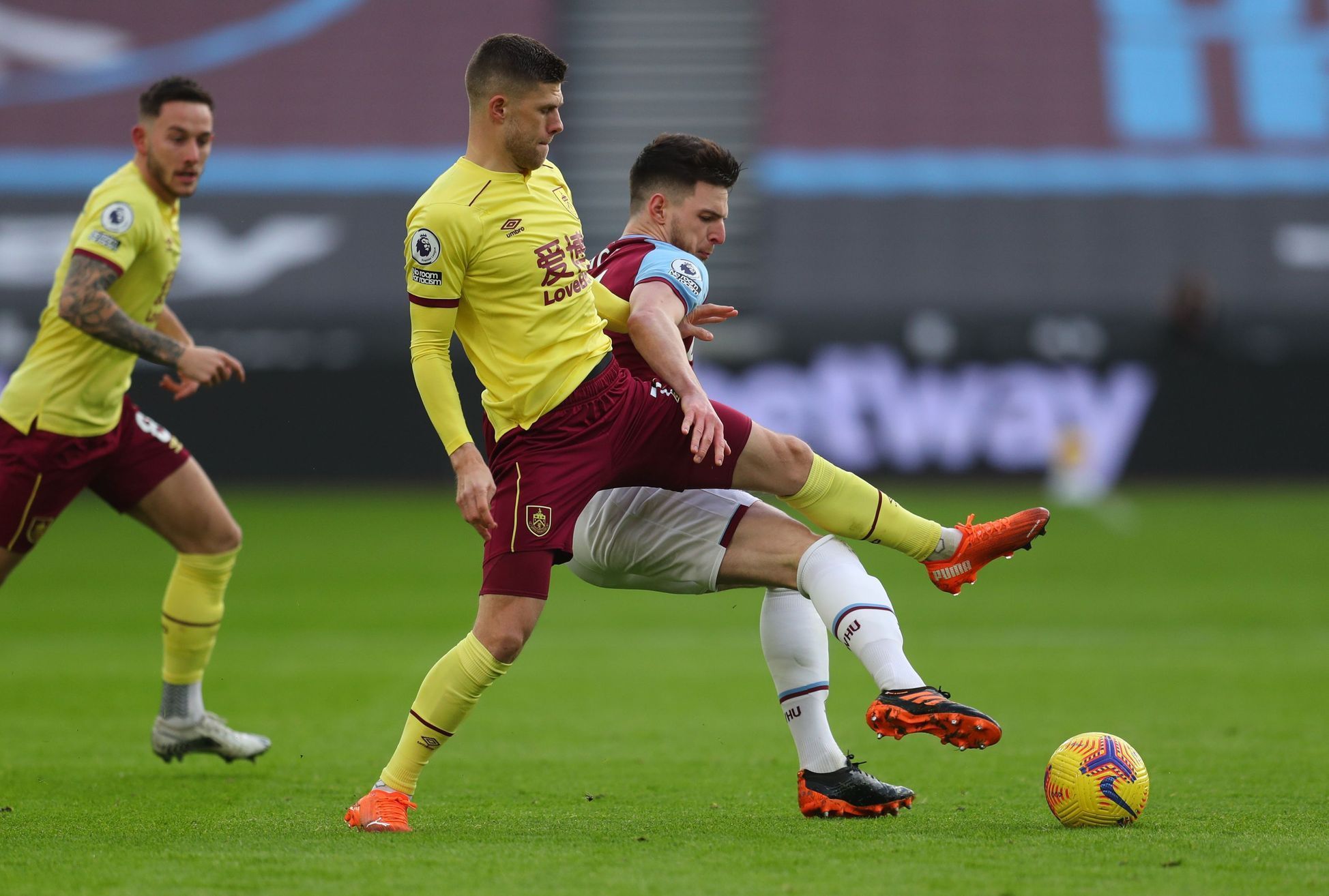 fotbal, anglická liga 2020/2021, Premier League - West Ham United v Burnley Declan Rice, Johann Berg Gudmundsson