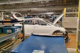 Hyundai v Nošovicích momentálně kvůli snížené poptávce po opatřeních proti koronaviru funguje na dvě směny. Ta třetí, noční, je určená k dezinfekci závodu a dalším opatřením.