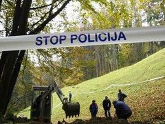 O existenci hrobů se ví celá desetiletí, teprve nyní se ale slovinská vláda rozhodla přistoupit k jejich odhalení.